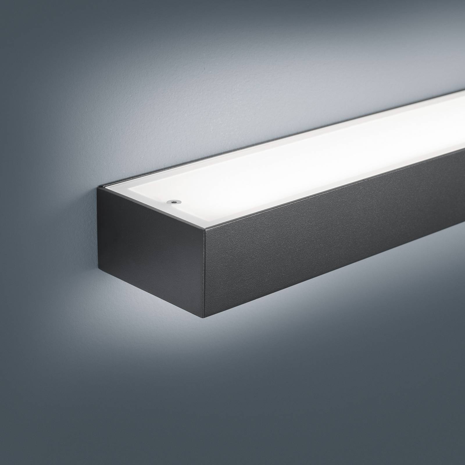 Helestra Theia LED-Wandleuchte, matt schwarz 90 cm von Helestra