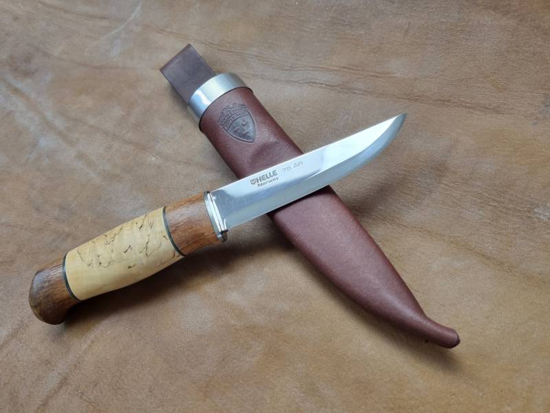 Helle Outdoormesser Modell 75 Ars Jubileum Maserbirke Lederscheide Helle Outdoormesser Modell 75 Ars Jubileum Maserbirke Lederscheide von Helle