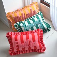 Personalisiertes Punch Needle Rüschen Kissen - Boho Kinderzimmer Dekor Namenskissen von HelloMelloStore