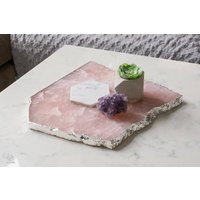 Rosenquarz Servierplatte Große Käseplatte Mit Tellerrand Rosenquarz Servierplatte Große Käseplatte Mit Tellerrand von HelloPosh