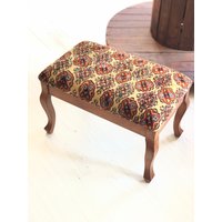 Vintage Teppichhocker/Fußstütze Buchenholzhocker Möbel Ottoman Stuhl Teppichstuhl Hocker von Helloistanbul