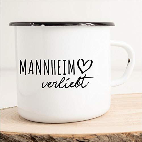 HUURAA! Emaille Tasse Mannheim Verliebt Geschenk Idee für Frauen und Männer 300ml Retro Vintage Kaffee-Becher Weiß mit Stadt Namen für Freunde und Kollegen von Hellweg Druckerei