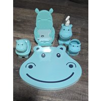 Hippo Kinderbad-Set Spiegel, Seifenspender & Mehr von HelpingCreate