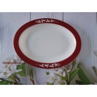 Vintage Jaj Pyrex England Royal White Hawthorn Auf Weinrot Oval Fleischplatte Servierplatte von HerVintageObsession