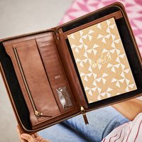 Personalisierter A4 Leder Dokumentenhalter - Luxus Weihnachtsgeschenk Für Papa, Opa, Bruder. Geschenkbox Mit Band von HerbertandWinifred