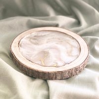 Holztablett Mit Resin | Perlmutt Und Gold Bergkristall Optik von HerbstDesignStudio