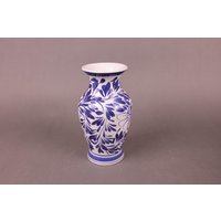 Handbemalte Blaue Und Weiße Keramikvase | Delfter Stil Keramik Florale Dekorative Vase Für Traditionelle Oder Rustikale Interieurs von HeritageNCraft