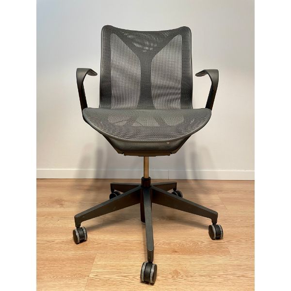 Cosm Ergonomischer Bürodrehstuhl in Graphit, Herman Miller Cosm Ergonomischer Bürodrehstuhl in Graphit, Herman Miller von Herman Miller