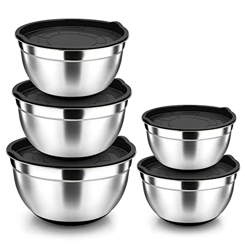 Herogo Rührschüssel, 5-Teilig Edelstahl Salatschüsselset mit Schwarzem Deckel & Rutschfester Silikonboden, Schüssel Metallschüssel Set zum Backen, Rostfrei & Spülmaschinenfest (4,5/2,7/1,5/1,2/0,7 L) Herogo Rührschüssel, 5-Teilig Edelstahl Salatschüsselset mit Schwarzem Deckel & Rutschfester Silikonboden, Schüssel Metallschüssel Set zum Backen, Rostfrei & Spülmaschinenfest (4,5/2,7/1,5/1,2/0,7 L) von Herogo