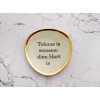 Wandteller Tohuus 11 cm Vintage Plattdeutsch Wanddeko Goldrand Herr Fuchs Mini Oval Wandteller Tohuus 11 cm Vintage Plattdeutsch Wanddeko Goldrand Herr Fuchs Mini Oval von HerrFuchs