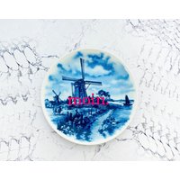 Wandteller Typo Moin. Vintage Herr Fuchs Teller Neonpink Blau 24cm Landschaft Mühle Delfter von HerrFuchs