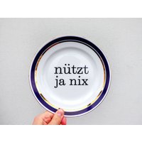 Wandteller Typo Nützt Ja Nix Vintage Wanddeko Goldrand Herr Fuchs 19cm Blau von HerrFuchs