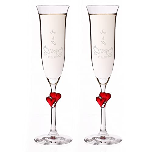 Herz & Heim® 2er Set L'Amour Sektgläser mit roten Herzen zur Hochzeit - Gravur mit Namen Tauben von Herz & Heim