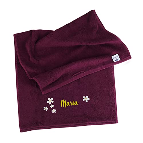 Herz & Heim® Besticktes Handtuch mit Namen und Blumen, Brombeere, 100% Baumwolle, 500g/m² 70 x 140 cm von Herz & Heim