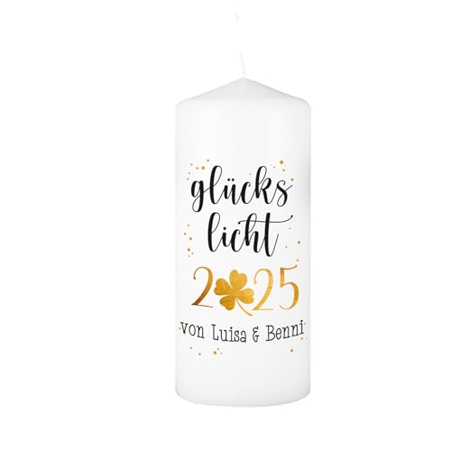 Herz & Heim® Festliche Stumpenkerze zu Weihnachten oder für den Advent/verschiedene Motive/personalisiert Glückslicht 2025 von Herz & Heim