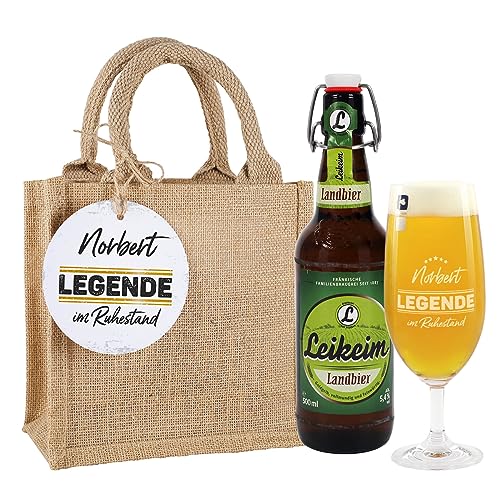 Herz & Heim® Männergeschenk Bierglas mit Gravur und Landbier in Geschenktasche aus Jute Legende im Ruhestand von Herz & Heim