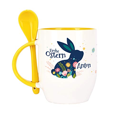 Herz & Heim® Ostergeschenk Löffel-Tasse mit Wunschname Osterhase gelb von Herz & Heim