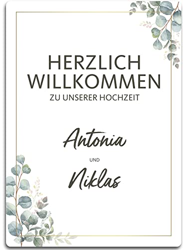 Herz & Heim® PVC Schild als Hochzeitsdeko Willkommen zu unserer Hochzeit, 50 x 70 cm, mit Eukalyptusmotiv und Wunschnamen von Herz & Heim