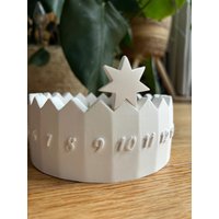 Individualisierbarer Adventskalender Schale Handgemacht Weihnachten Geschenk Kerzenhalter Adventskranz Adventszahlen Individualisierbarer Adventskalender Schale Handgemacht Weihnachten Geschenk Kerzenhalter Adventskranz Adventszahlen von HerzCraftArt