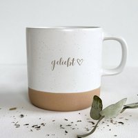 Geliebt - Personalisierbare 350Ml Keramiktasse | Unglasiertes Bodendesign Sandy von HerzHolzPapier