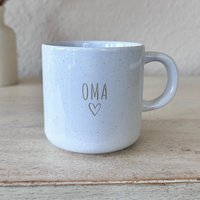 Gravierte Keramiktasse "Oma" - Aus Steinzeug Mit Hochglänzender Und Gesprenkelter Oberfläche | Shiny von HerzHolzPapier