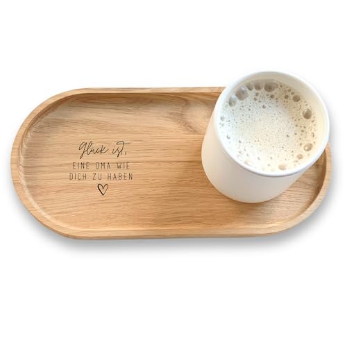 HerzHolzPapier®・Graviertes Holztablett 'GLÜCK OMA' aus Eichenholz・Lebensmittelecht・Gewachst・rutschfeste Füße・20 x 10 x 1,5 cm | Serviertablett・Dekotablett・Geschenk für Oma, Omi, Großmutter | KANU-20 von HerzHolzPapier