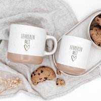 Individuelles Geschenk I Steinzeug-Tasse | Lehrerin Mit Herz Sandy Und Ohne Henkel von HerzHolzPapier
