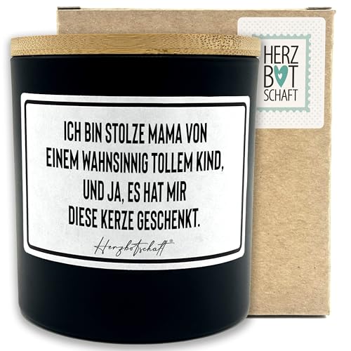 HERZBOTSCHAFT Duftkerze mit Spruch – Ich bin stolze Mama von einem wahnsinnig tollem Kind, und ja, es hat mir diese Kerze geschenkt – handgemachte Sojakerze, optional mit personalisiertem Bambusdeckel HERZBOTSCHAFT Duftkerze mit Spruch – Ich bin stolze Mama von einem wahnsinnig tollem Kind, und ja, es hat mir diese Kerze geschenkt – handgemachte Sojakerze, optional mit personalisiertem Bambusdeckel von Herzbotschaft