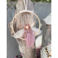 Schutzengel Fee „Frida Frieden" Geschenk Zur Taufe Oder Geburt Filzengel Im Holzring Handmade Dekoration Kinderzimmer Trost & Liebe von HerzensManufaktur