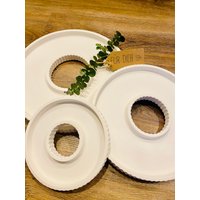 Dekoteller/Dekotablett Dekoring Weiß Streifenoptik Raysin Versiegelt Dekoteller/Dekotablett Dekoring Weiß Streifenoptik Raysin Versiegelt von HerzenslustByKim