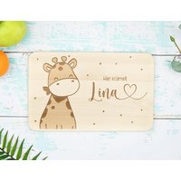 Personalisiertes Schneidebrett | Mit Giraffe Babygeschenk Wunschname Frühstücksbrettchen Geburtstagsgeschenk Holzbrett Gravur von Herzensprojekt
