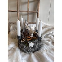 Adventskranz Weihnachten Hirsch Kerzen Adentsgesteck Handmade Kerzengesteck Zimt Zapfen Korb Adventskranz Weihnachten Hirsch Kerzen Adentsgesteck Handmade Kerzengesteck Zimt Zapfen Korb von Herzflair