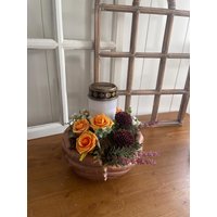 Grabgesteck Blumengesteck Led Grabkerze Grabschmuck Hände Gesteck Kunstblumen von Herzflair