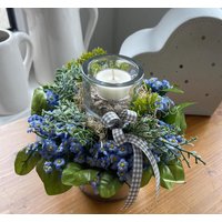 Tischgesteck Vergissmeinnicht Blumengesteck Kerzengesteck Geschenk Mitbringsel Metalltopf Tischgesteck Vergissmeinnicht Blumengesteck Kerzengesteck Geschenk Mitbringsel Metalltopf von Herzflair