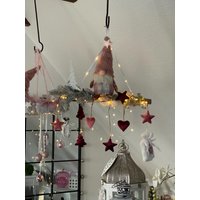 Weihnachtsgirlande Türhänger Fensterdekoration Zum Hängen Beleuchtet Batteriebetrieben Wichtel Sterne Stoff Samt Holz von Herzflair