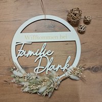 Familienschild - Türschild Mit Trockenblumen, Haustür, Türkranz, Perfektes Einzugsgeschenk Einweihungsparty, Willkommensschild, Namensschild Familienschild - Türschild Mit Trockenblumen, Haustür, Türkranz, Perfektes Einzugsgeschenk Einweihungsparty, Willkommensschild, Namensschild von HerzwunderShop
