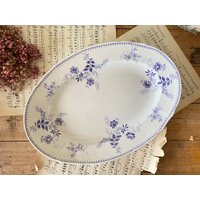 Antike Große Ovale Servierplatte Von Societe Ceramique, Dekor Yvette, Lavendel, 1900 Antike Große Ovale Servierplatte Von Societe Ceramique, Dekor Yvette, Lavendel, 1900 von HestiaBrocante