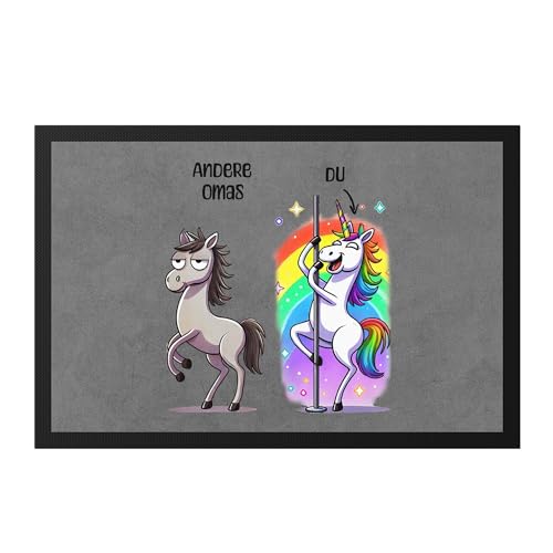 Hey!Print Andere Omas Du Fussmatte Geschenk Oma Einhorn Großmutter Humor Familie Dankeschön Lustig Alltag Hey!Print Andere Omas Du Fussmatte Geschenk Oma Einhorn Großmutter Humor Familie Dankeschön Lustig Alltag von Hey!Print