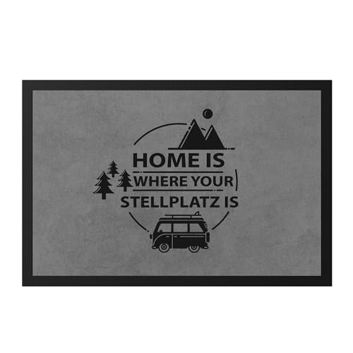 Hey!Print Camping Motiv mit Spruch Lustig Home is Where The Stellplatz is Geschenk Camper Womo Wohnmobil Fußmatte von Hey!Print