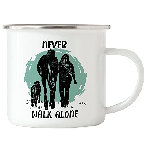 Hey!Print Never Walk Alone Emaille Tasse Tiere Tierliebe Pferd Hund Pferdeflüsterer Natur Wald Spaziergang Liebe Reiten von Hey!Print