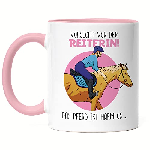 Hey!Print Vorsicht Vor Der Reiterin Das Pferd Ist Harmlos Tasse Rosa Pferdeflüsterin Pferdeliebhaberin Reiten Liebe Ausritt von Hey!Print