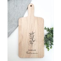 Personalisiertes Servierbrett "Familie + Name" & Blumen - Geschenk Für Freunde Zur Hochzeit, Einzug, Geburtstag Holzbrett Mit Gravur Personalisiertes Servierbrett "Familie + Name" & Blumen - Geschenk Für Freunde Zur Hochzeit, Einzug, Geburtstag Holzbrett Mit Gravur von HeyMyDeer