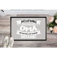 Fußmatte Achtung Hier Wohnt Eine Schwer Erziehbare Oma von HeyPapaDE
