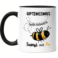 Optimismus Heißt Umgedreht Sumsi Mit Po Tasse Schwarz Biene Lustige Humorvolle Geschenkidee Wortwitz von HeyPrintDesigns