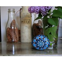 Blau Mandala Gemalt Rock Faberge Ei Mantel Kunst, Kunst Der Aborigines Punktierung Stein Dekor, Couchtisch Haus Akzent Dot Kunstwerk Design Blau Mandala Gemalt Rock Faberge Ei Mantel Kunst, Kunst Der Aborigines Punktierung Stein Dekor, Couchtisch Haus Akzent Dot Kunstwerk Design von HickoryDickoryDots