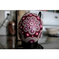 Faberge Egg Decor Dot Rock Malerei, Fuchsia Mandala Handbemalter Stein, Dekorative Aboriginal Kunstwerk, Ausgefallene Manteldekoration von HickoryDickoryDots