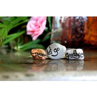 Krebs Überlebende Geschenke Painted Beach Rocks, Krieger Heilsteine Genesung Geschenke, Der Unterstützung Pocket Pebbles von HickoryDickoryDots