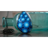 Regentropfen Dot Kunst Gemälde, Felsmalerei Strand Haus Kunst, Blau Küchenkunst Briefbeschwerer, Punkt Kunstwerk Frühling Yard Art, April Schauer von HickoryDickoryDots