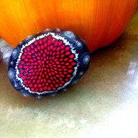 Rubin Geode Kunst, Rot Graue Malerei Auf Stein, Dot Kunstwerk Acrylmalerei Einem Strand Felsen, Geburtstagsgeschenke Für Geologen von HickoryDickoryDots