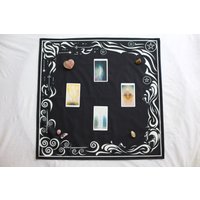 Tarot-Tuch Für Beliebige Tarotkarten Die Elemente | Wind, Feuer, Erde, Wasser Groß 60 X cm, Schwarzer Samt von HiddenCrystalTarot